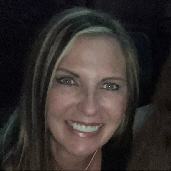 Meet your Posher, Amy - Picture 1 of 1